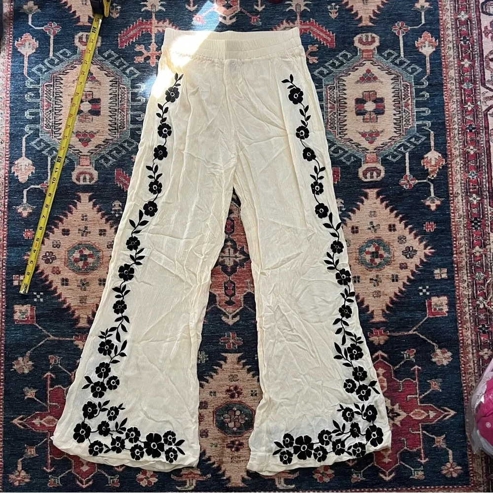 Forever 21 Black and White Floral Pants - Picture 2 of 8